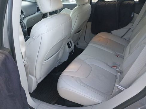 Certified 2021 Jeep Cherokee Latitude Lux w/ Sun & Sound Group image 8