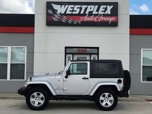Used 2012 Jeep Wrangler Sahara w/ Dual Top Group AWD/4WD image 25