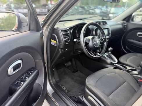 Used 2018 Kia Soul + FWD image 9