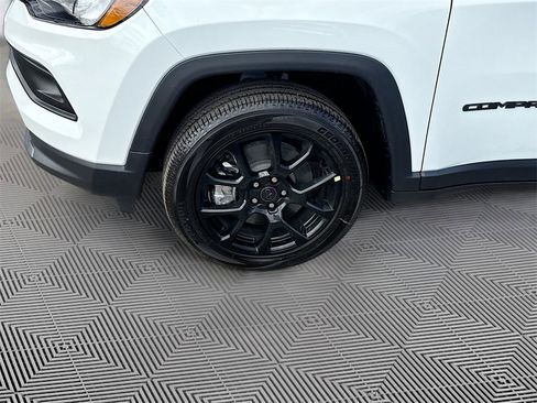 New 2026 Jeep Compass Latitude image 33