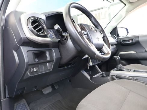 Used 2016 Toyota Tacoma SR5 RWD image 37
