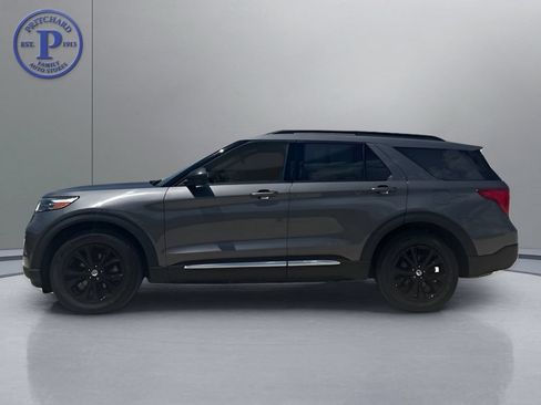 Used 2022 Ford Explorer XLT w/ Equipment Group 202A AWD/4WD image 4