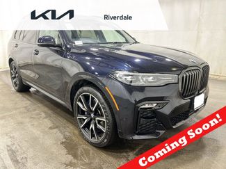 Used 2022 BMW X7 xDrive40i w/ M Sport Package video 1