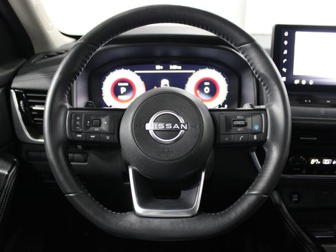 Used 2024 Nissan Rogue Platinum w/ Platinum Premium Package AWD/4WD image 9
