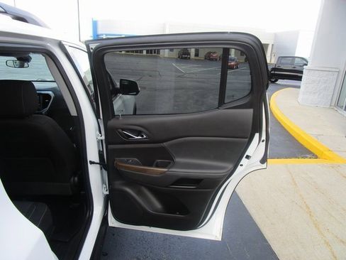 Certified 2023 GMC Acadia SLE w/ Driver Convenience Package image 25