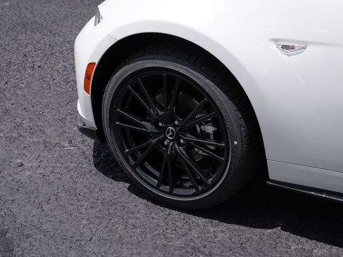 New 2026 MAZDA MX-5 Miata Club w/ Appearance Package RWD image 5
