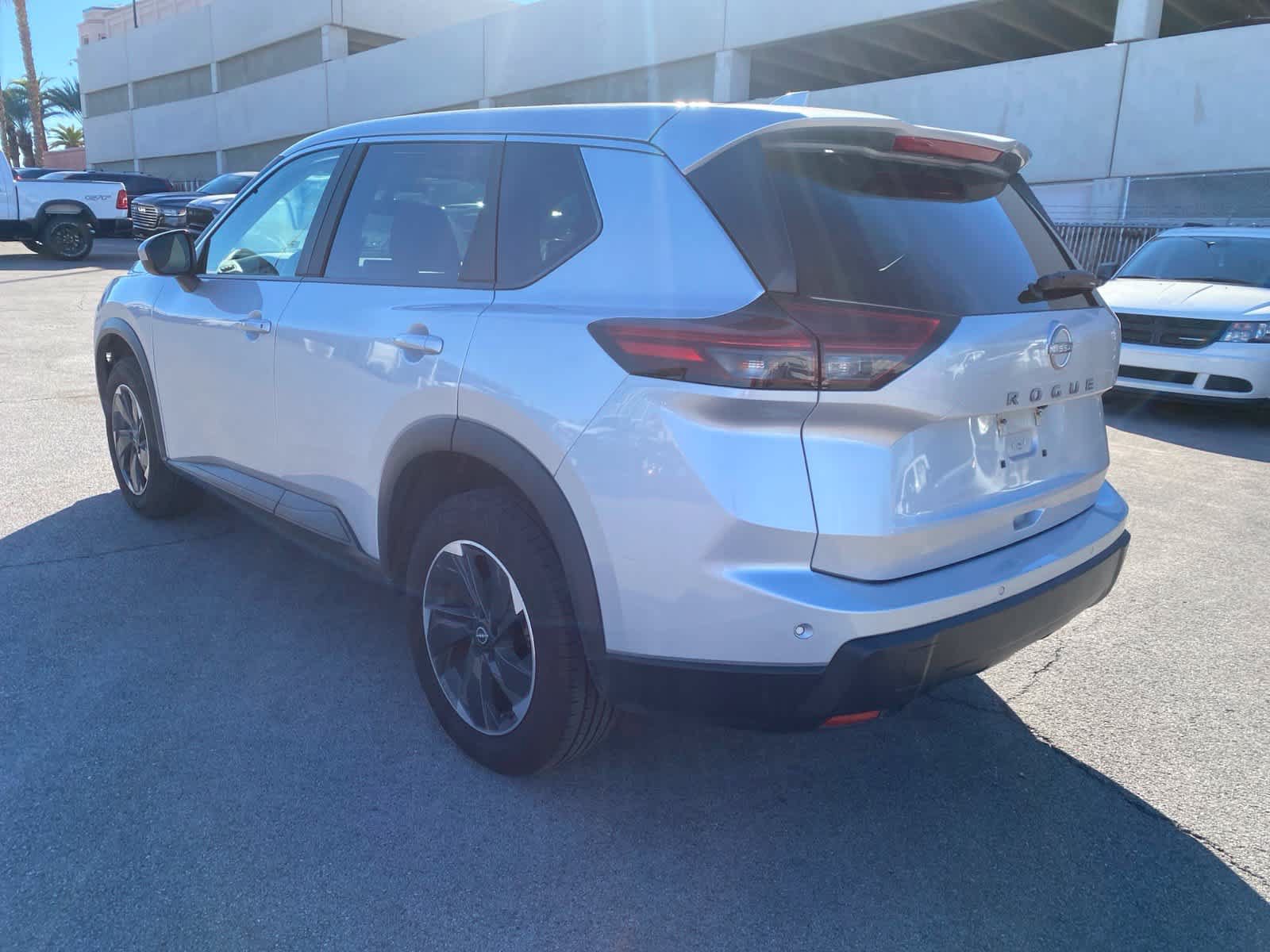 Used 2025 Nissan Rogue SV FWD image 7