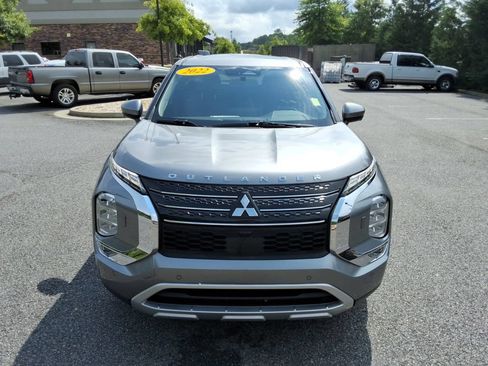 Used 2022 Mitsubishi Outlander SE AWD/4WD image 2