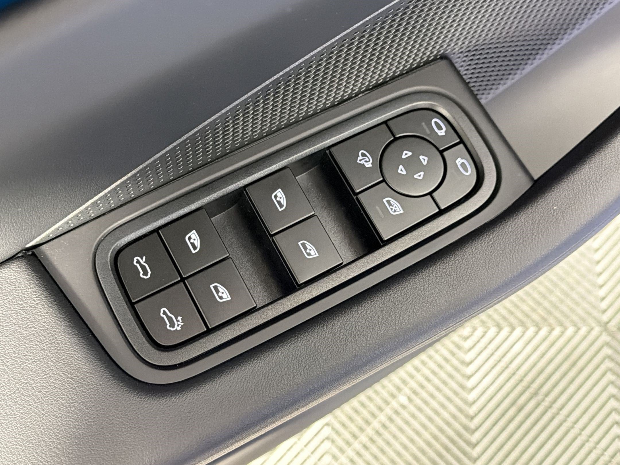 Used 2026 Porsche Macan Electric RWD image 13