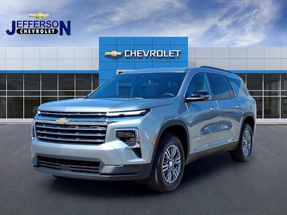 Used 2025 Chevrolet Traverse LT