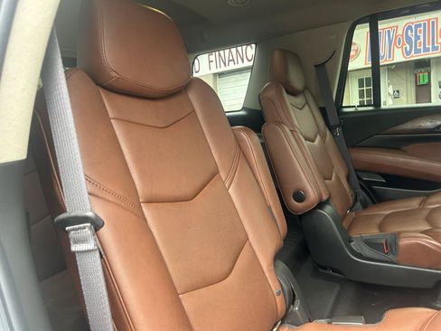 Used 2016 Cadillac Escalade Luxury AWD/4WD image 50