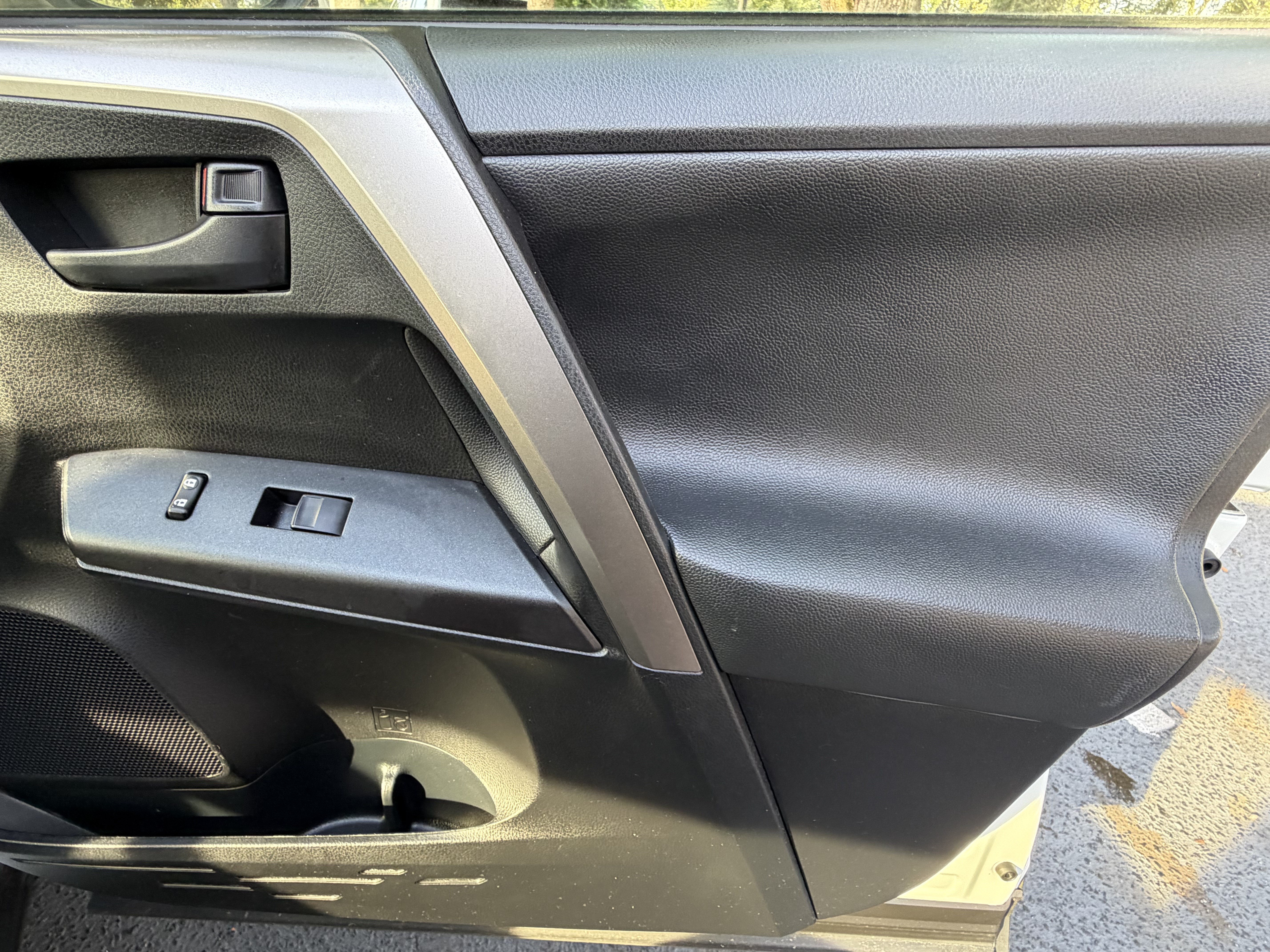 Used 2017 Toyota RAV4 LE FWD image 39