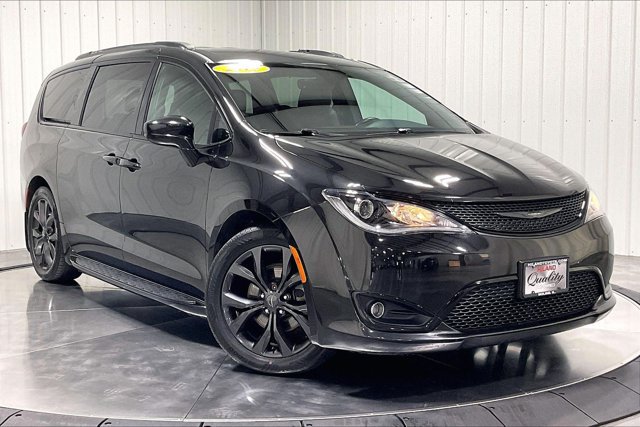 Used 2019 Chrysler Pacifica Touring-L Plus FWD image 3