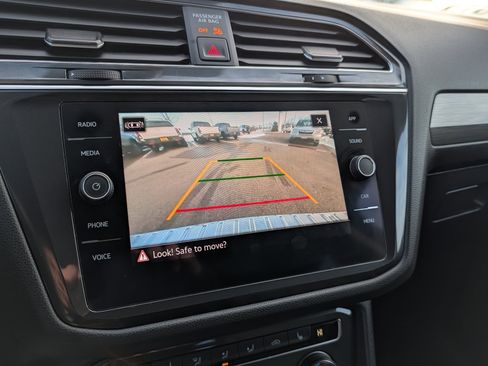 Used 2021 Volkswagen Tiguan SE image 30