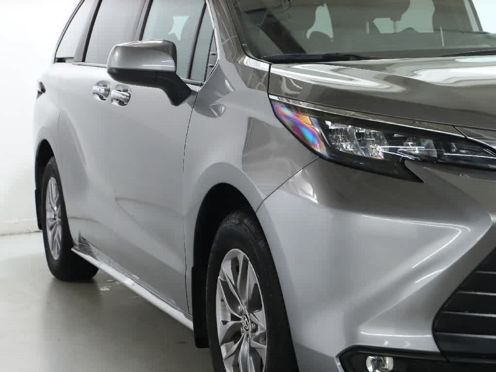 Used 2026 Toyota Sienna XLE AWD/4WD image 8