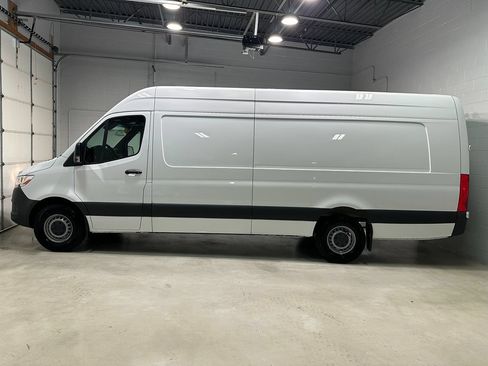 Used 2024 Mercedes-Benz Sprinter 2500 image 16