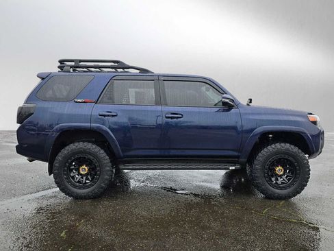 Used 2022 Toyota 4Runner SR5 Premium image 2