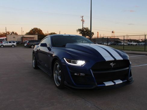 Used 2015 Ford Mustang Coupe image 3
