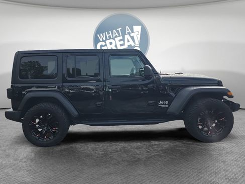Used 2019 Jeep Wrangler Unlimited Sport S AWD/4WD image 2