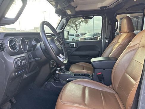 Used 2022 Jeep Wrangler Unlimited Sahara w/ Cold Weather Group image 9