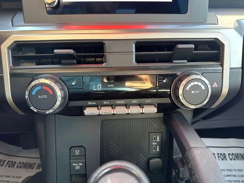 Used 2025 Toyota Tacoma TRD Off-Road AWD/4WD image 32