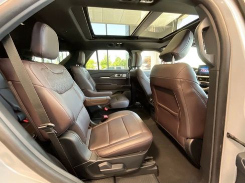 Used 2025 Ford Explorer Platinum w/ LUX Leather Package AWD/4WD image 22