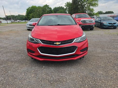 Used 2017 Chevrolet Cruze LT w/ Convenience Package FWD image 2