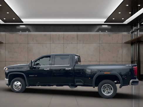 Used 2022 Chevrolet Silverado 3500 LTZ w/ LTZ Convenience Package image 2