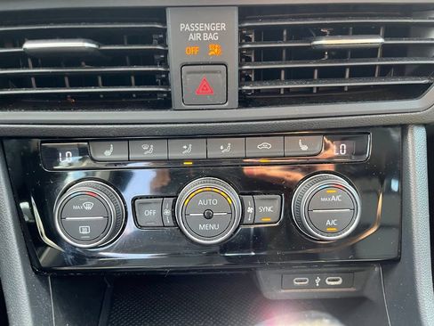 Used 2024 Volkswagen Jetta SE FWD image 16