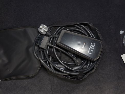 Used 2025 Audi Q5 e Premium Plus w/ Premium Plus Package AWD/4WD image 6