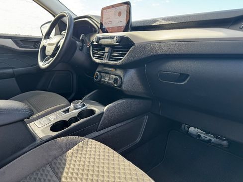 Used 2022 Ford Escape SE w/ Cold Weather Package image 18