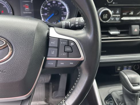 Used 2022 Toyota Highlander LE AWD/4WD image 20