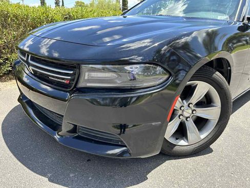 Used 2015 Dodge Charger SE w/ Sport Appearance Group image 8