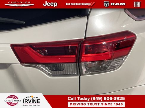 Used 2019 Toyota Highlander XLE image 9