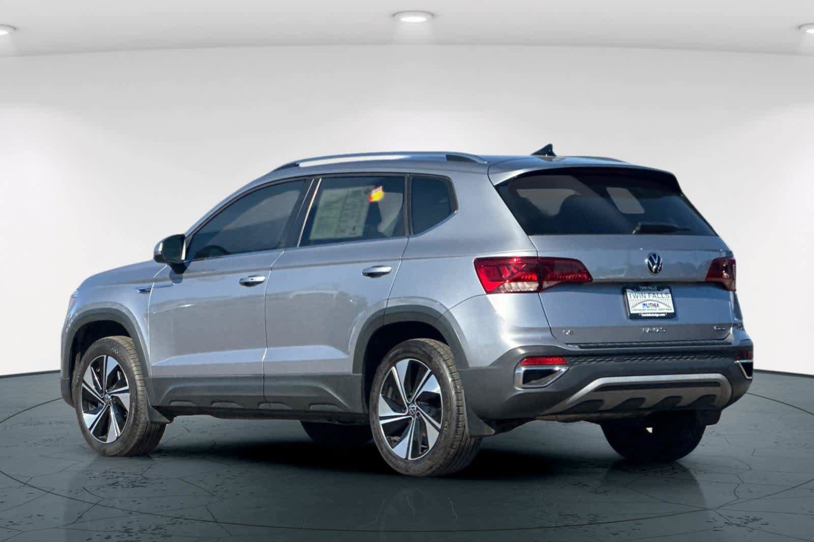 Used 2024 Volkswagen Taos SE w/ Panoramic Sunroof Package AWD/4WD image 8