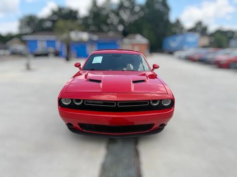 Used 2015 Dodge Challenger SXT RWD image 2