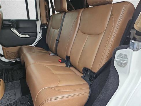 Used 2018 Jeep Wrangler Unlimited Sahara w/ Connectivity Group AWD/4WD image 18