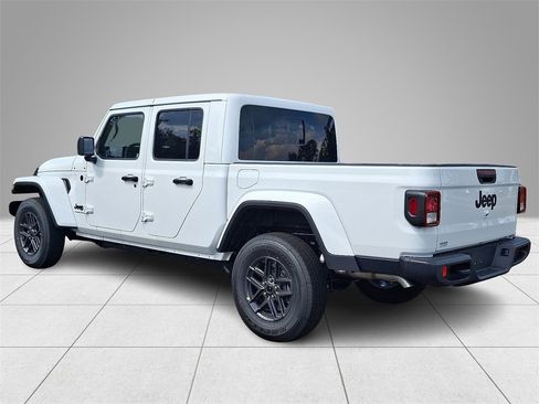 New 2025 Jeep Gladiator Sport image 4