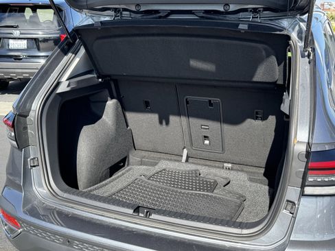 Used 2025 Volkswagen Taos SE image 37