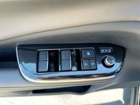 Certified 2025 Toyota Crown Nightshade image 14