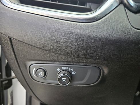 Used 2022 Chevrolet Equinox LS image 23