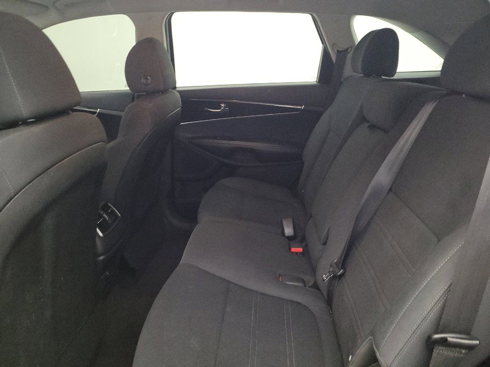 Used 2020 Kia Sorento L FWD image 18