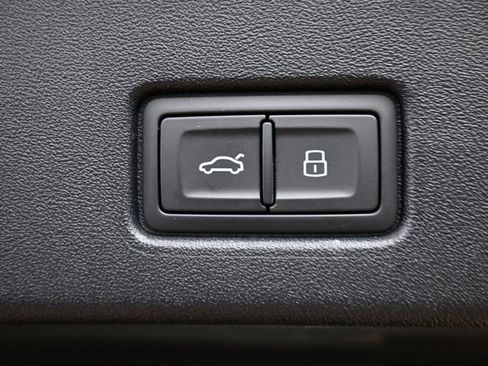 Used 2024 Audi Q4 e-tron Premium Plus w/ Premium Plus image 15