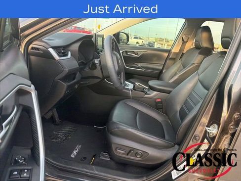 Used 2021 Toyota RAV4 XLE Premium image 20