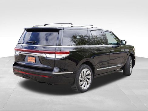 Used 2022 Lincoln Navigator Reserve AWD/4WD image 5