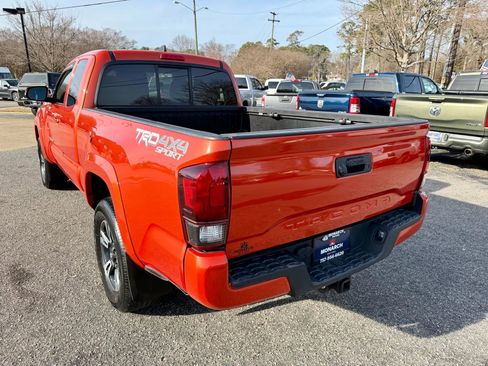 Used 2016 Toyota Tacoma TRD Sport w/ Towing Package image 3