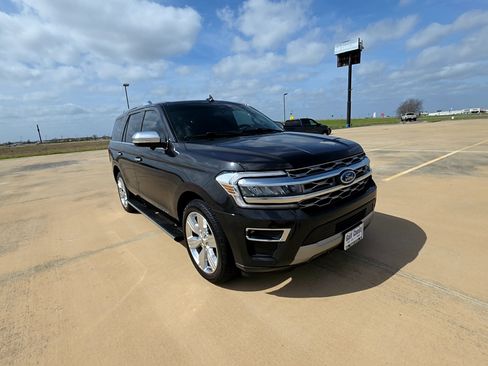 Used 2023 Ford Expedition Platinum image 4