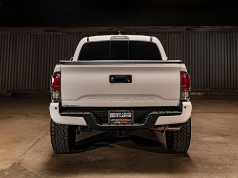Used 2021 Toyota Tacoma TRD Off-Road w/ Technology Package AWD/4WD image 6