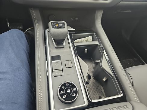 New 2026 Nissan Pathfinder Platinum AWD/4WD image 22