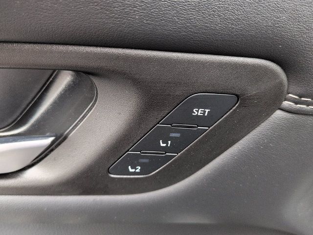 Used 2025 Nissan Pathfinder Platinum w/ Black Appearance Package AWD/4WD image 17